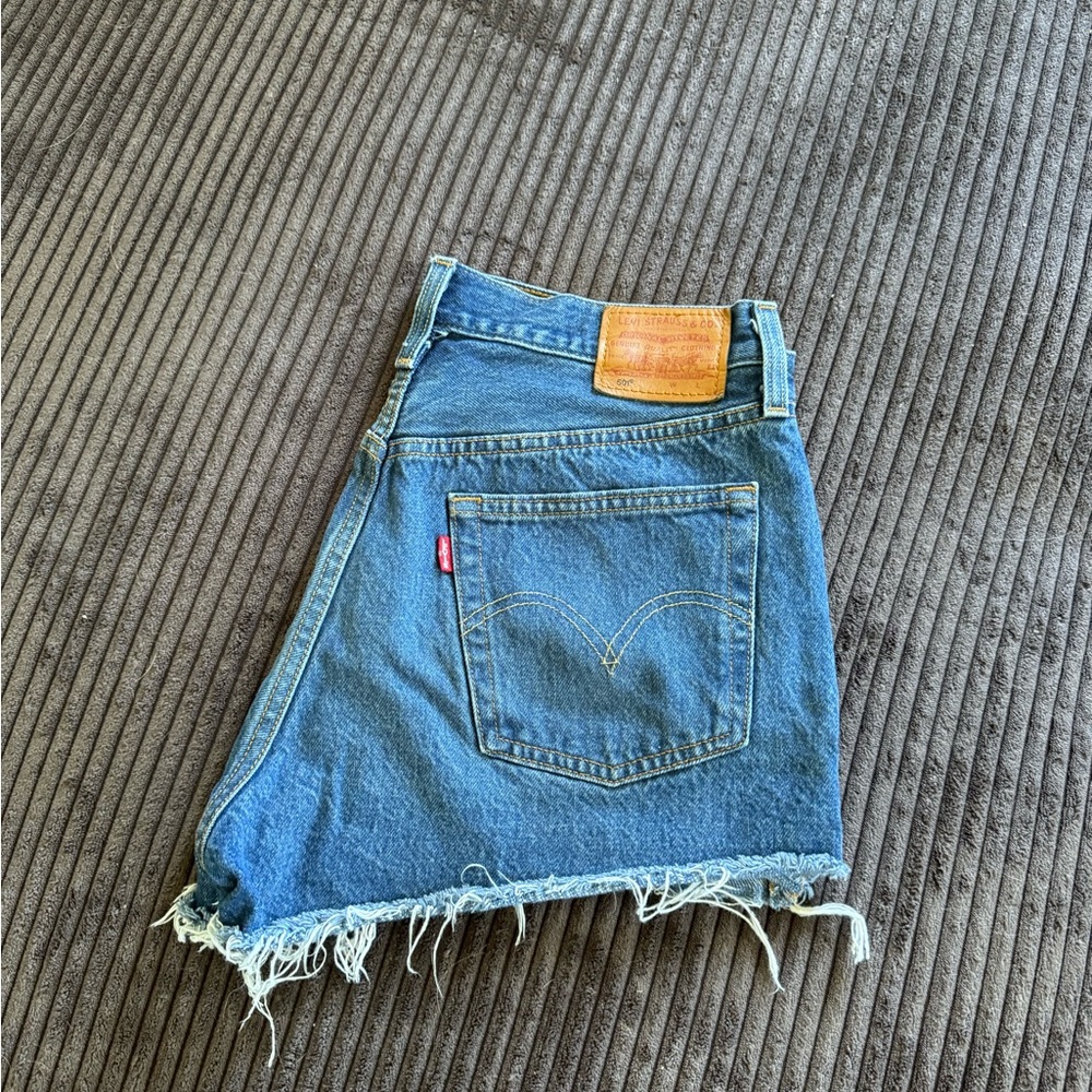 501 Levi’s Cutoff Shorts